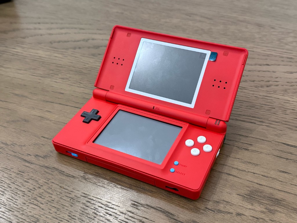 A red DS Lite opened after a reshell.
